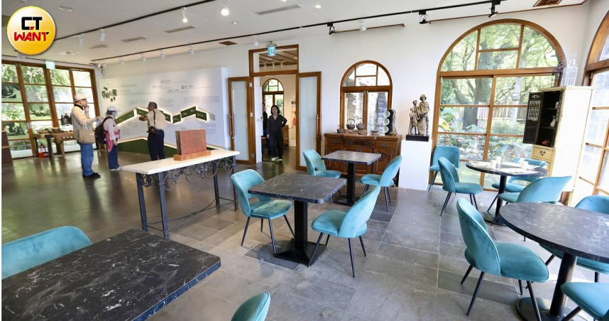 被列入台北市歷史建築的「草山行館」目前轉型為複合式餐飲空間，但文史工作者批評，除了文資介紹出紕漏外，用餐單價太高，直呼文資體驗「太貴了吧。」（圖／方萬民攝）