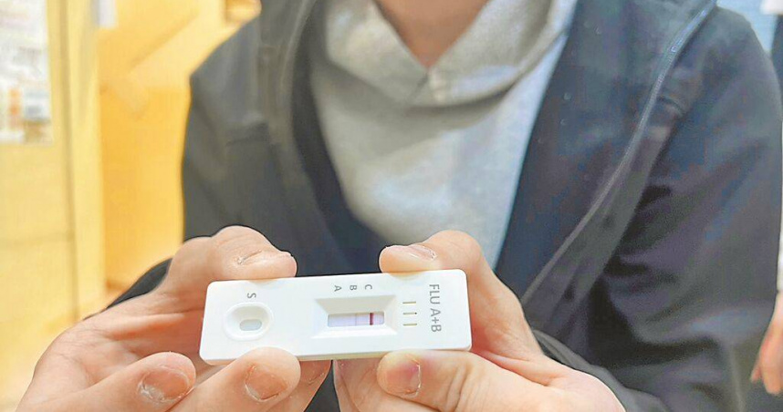 流感疫情還沒退，醫師指出目前臨床篩驗以B型流感為大宗。（圖／中國時報馮惠宜攝）