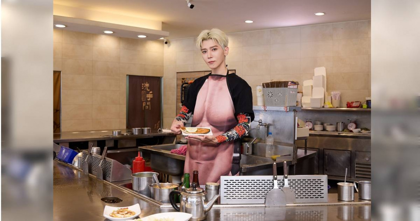 畢書盡在鐵板燒店舉辦秘密感謝派對。（圖／索尼音樂提供）