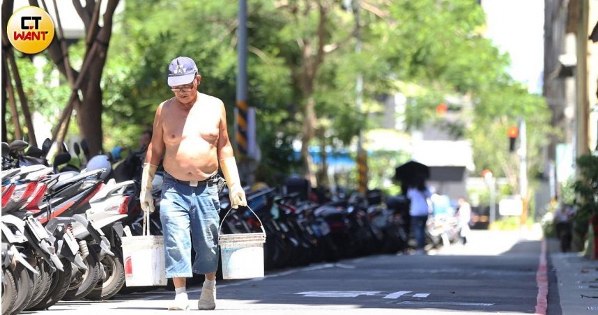 勞動部推動《職業安全衛生法》修正，納入職場霸凌防治專章、強化工程承攬責任等措施，盼打造友善的工作環境。 （資料圖／趙世勳攝）
