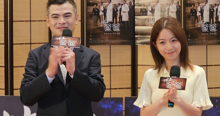 蘇達（左）與程雅晨（右）日前南下到高雄宣傳《院長爸爸》。（圖／大愛提供）