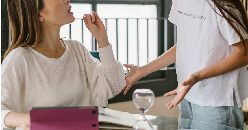 岳母頻頻干涉女兒與女婿的生活方式，讓男方決定將她掃地出門。（示意圖／Pexels）