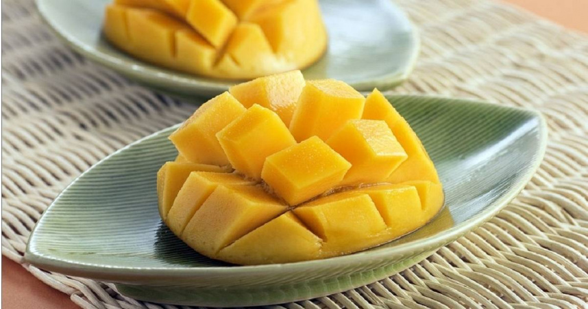 近期有民眾抱怨，從屏東枋山返回高雄途中，在路邊攤買了4顆愛文芒果，結帳竟然要價498元，平均下來每顆直逼125元，讓她傻眼直呼「比雞腿便當還貴」！（示意圖／翻攝pixabay）