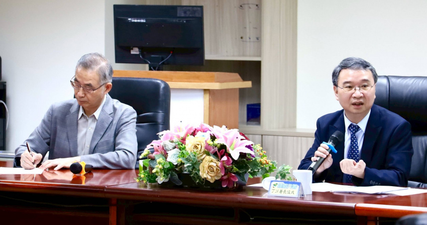 航警局長廖恆裕（左）與桃園分署長丁俊成共商對策，以防治桃機亂象再起。（圖／翻攝畫面）