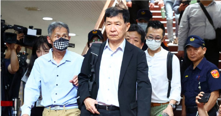 爸爸出庭、媽媽墜樓身亡　彭振聲女兒淚崩急奔殯儀館