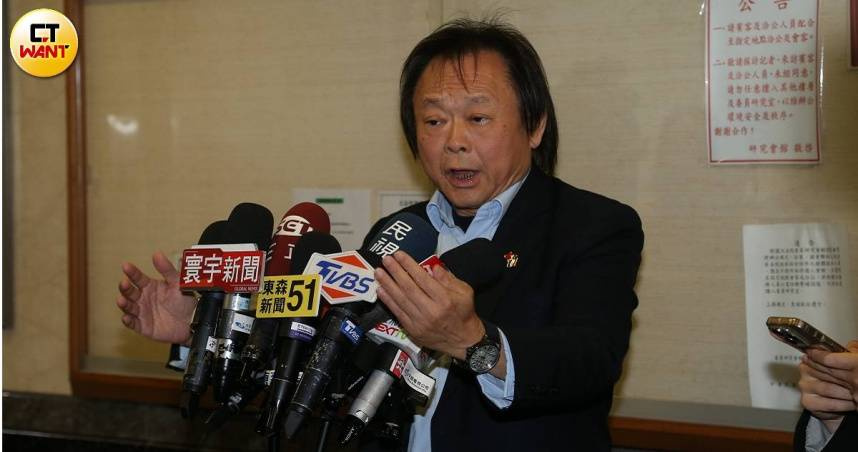 民進黨立委王世堅13日批評，請郭智輝做一天和尚敲一天鐘，不該講的話不要再輕易說出口。（圖／黃鵬杰攝）