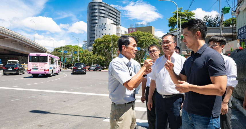 台北市長蔣萬安視察公館圓環拆除工程並表示，進度比預期順利，承諾打造更友善的交通環境。（圖／翻攝自蔣萬安臉書）