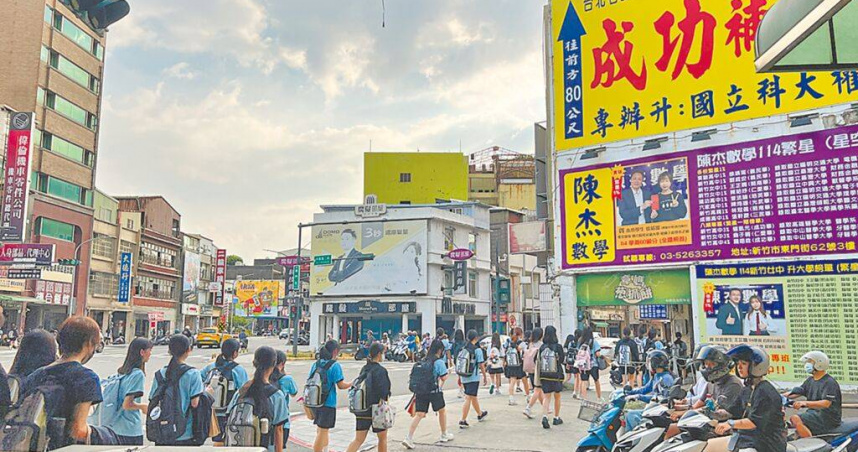 如何讓孩子贏在起跑點，補習似成唯一解方，新竹家長普遍表示「不放心不補」。（圖／報系資料照）