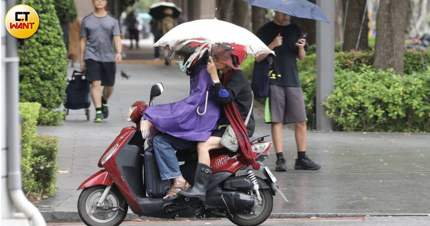 今日北台灣有明顯降雨。（示意圖／劉耿豪攝）
