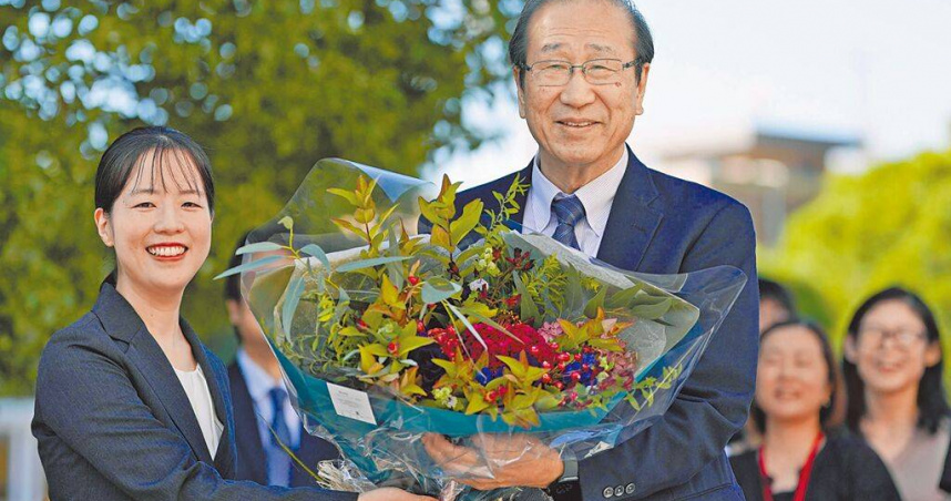 日本京都大學北川進教授（右）獲得2025年諾貝爾化學獎。（圖／達志／美聯社）