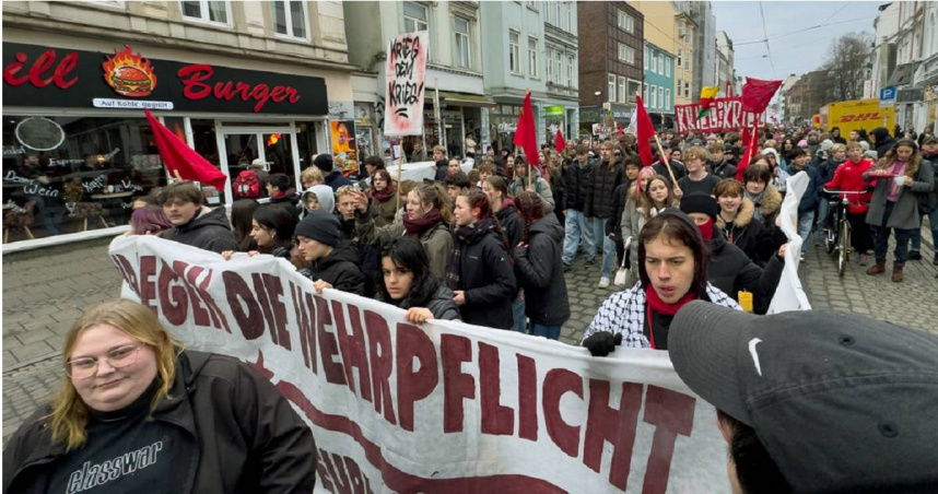 德國布萊梅（Bremen）爆發學生罷課示威，抗議新的兵役法案。（圖／達志／美聯社）