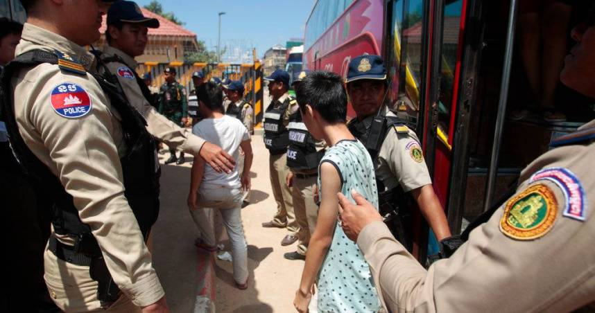 柬埔寨移民總局統計數據顯示，2025年有383名台灣人被驅逐出境。（示意圖／達志／美聯社）