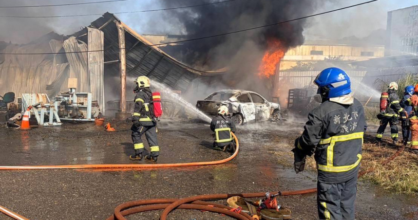 新北市鶯歌區一處宮廟23日下午發生火災，所幸未造成人員傷亡。（圖／翻攝畫面）