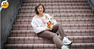 連靜雯去年底領養了4歲的柯基犬，為牠取名為「小泡福」。（圖／侯世駿攝）