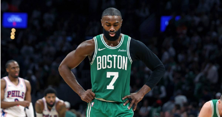 波士頓塞爾提克隊送出當家球星Jaylen Brown，與費城76人隊換來明星前鋒Paul George和4枚選秀權。（圖／達志／美聯社）