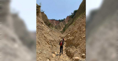 上月才摔死警察 男童站火焰山懸崖拍照引熱議