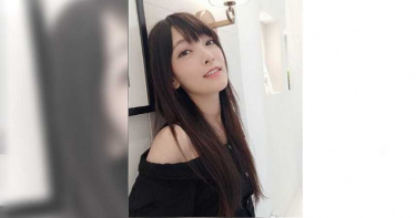 正妹賣場開直播「躺床睡翻」!遭店員關切 網友傻眼:超丟臉