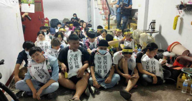 中工處突襲強拆遷東區黃家 僵持10分…警破門將人駕出