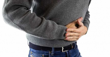 熱愛健身又豪飲!男腹部頻劇痛…醫一看驚「2m小腸」全塞胸腔