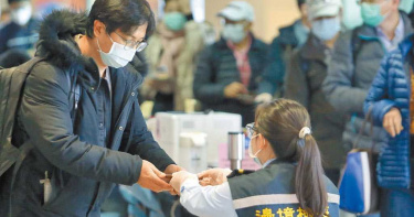 過年返台成本大增!機票翻倍漲 15日起居家檢疫須「1人1戶」