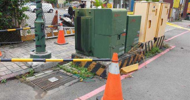 39歲鳳山婦人雷雨天人行道觸電 葉克膜搶救3天不治