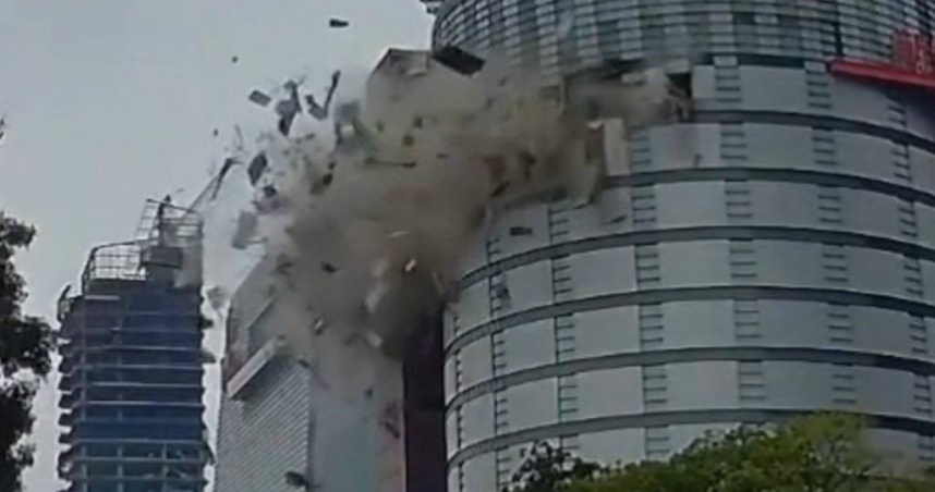 台中新光三越驚天氣爆美食街炸飛4人，最新傷亡5死11傷。（圖／翻攝畫面）