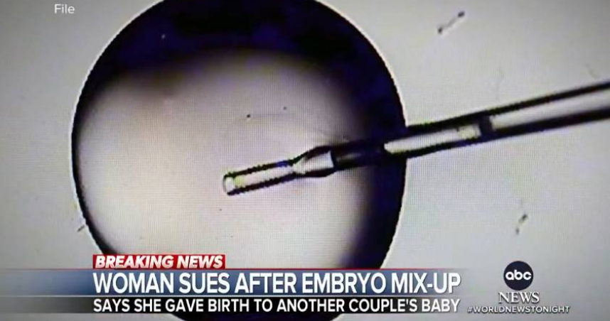 一名白人女子透過試管嬰兒產下一名非裔男嬰，經過基因檢測證實，兩人沒有任何血緣關係。 （圖／翻攝自ABC News）