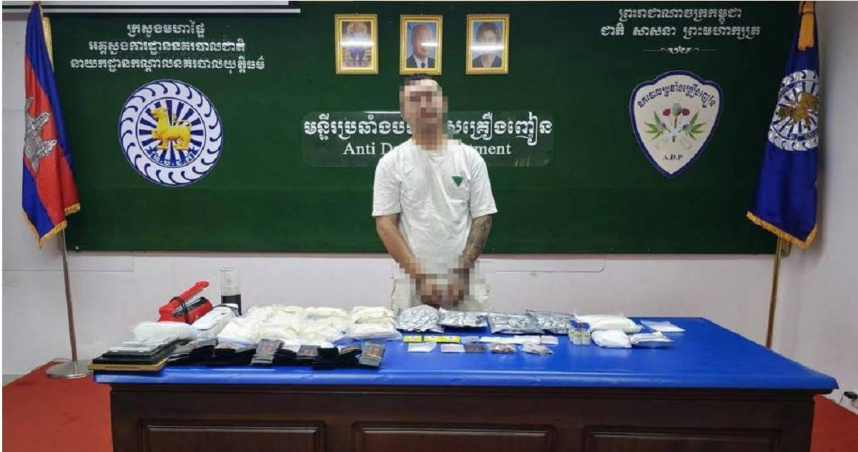台灣男子在柬埔寨販毒被逮捕，警方查獲3.95公斤毒品。（圖／翻攝自柬中時報）