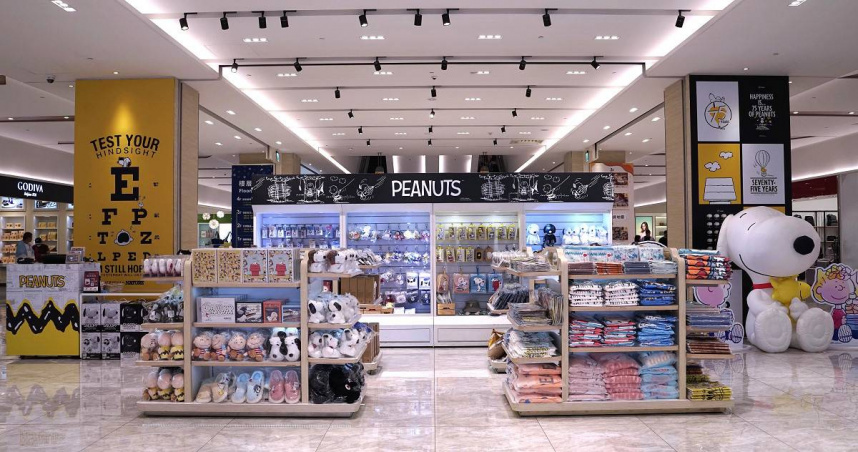 澎坊購物休閒廣場推出史努比主題快閃店，5月30日將舉辦「史努比一日店長」活動，邀請史努比與粉絲親密合影，留下獨一無二的旅行回憶（圖／澎坊購物休閒廣場提供）。