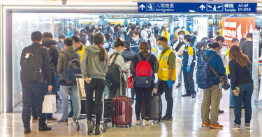 境外移入暴增!名醫氣轟「出國一時爽全國火葬場」 律師憂:沒足夠法律限制