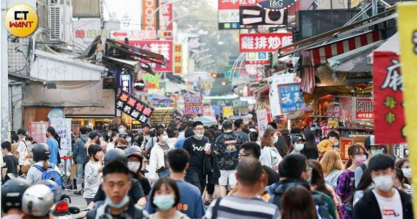 行政院「5大行動20項進行式」政績說明會中著重於搶救年輕人居住正義。（示意圖／黃耀徵攝）