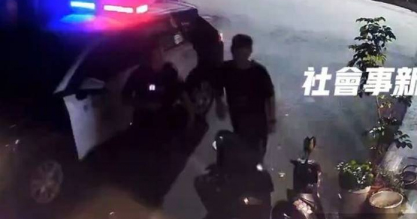 彰化某民宅深夜傳喧嘩聲，1群人飲酒助興驚擾住戶寧靜，結果被其中1人的父親報警。（圖／翻攝社會事新聞影音）