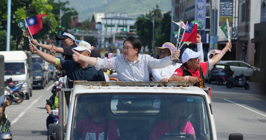 民進黨秘書長林右昌今（25）日前往花蓮，參與罷團「守護花蓮、迎向希望」車隊掃街。（圖／民進黨提供）