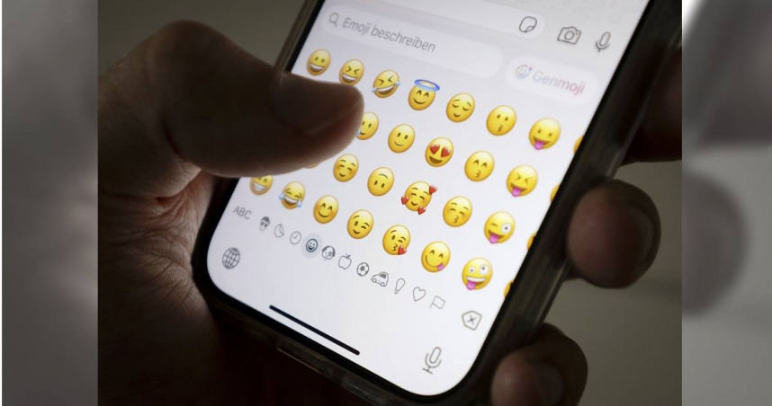 表情符號（Emoji）是現代民眾經常使用的聊天工具之一，就有一名日語教師對此分享一個新奇用法，引起網友熱議。（圖／達志／美聯社）