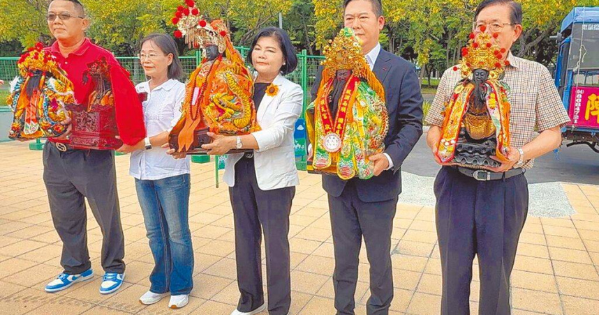 「2025年全國運動會」將於10月18日起在雲林縣登場，17日縣府迎請5尊神明進駐縣立田徑場，並加碼雲林選手每奪1面金牌獎金35萬元。（圖／中國時報張朝欣攝）