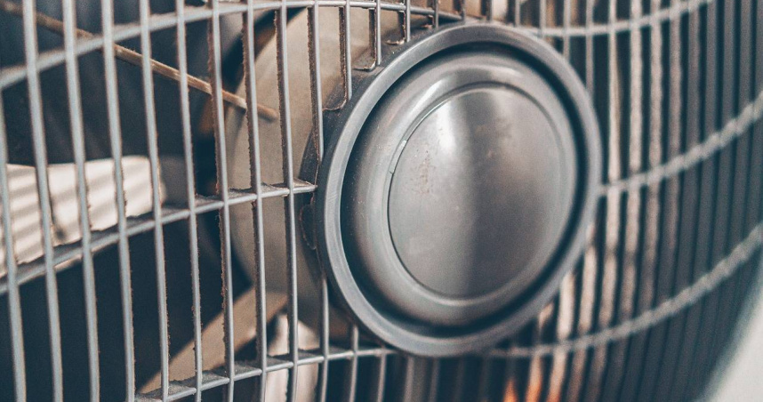 專家提醒，高溫環境中使用手持風扇恐增加熱中暑風險。（示意圖／Pixabay）