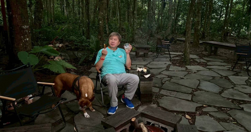 胡瓜開箱秘境咖啡廳。（圖／下面一位提供）