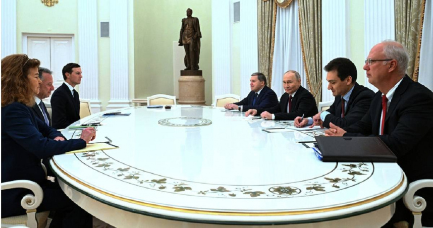 俄羅斯總統普丁近日與美國總統川普的特使威特科夫及女婿庫許納，在莫斯科進行5小時會談。（圖／達志／美聯社）