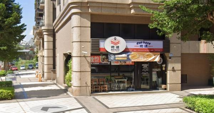 桃園市一家網美早餐店被加盟主控訴於裝潢時敲掉承租店面的承租牆，在反映食材縮水時還被問「不然你加錢？」。(圖／非當事店家／翻攝自Google Maps)