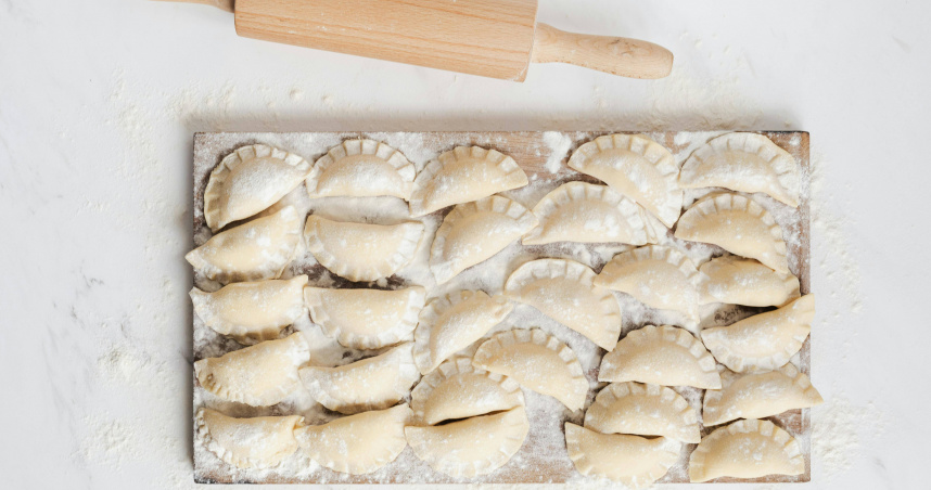 鍋貼名店誤將瑕疵水餃售出，發文急尋消費者。（示意圖／Pexels）