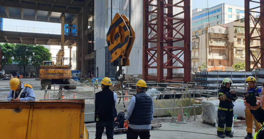 快訊／北市南港新建工地死亡事故！工人19樓墜至B5　軀幹斷體明顯死亡