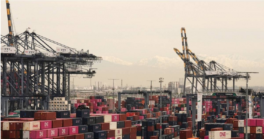 白宮指出，《瓊斯法令》的暫時性中止，將使石油、天然氣、肥料與煤炭等關鍵資源，在60天內能夠更自由地流向美國各港口。（圖／達志／美聯社）