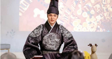 年過30沒凍頭 李敏鎬扮皇帝虛累累