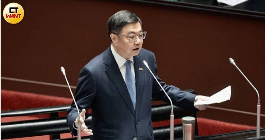 行政院長卓榮泰14日於行政院會裁示，要求中央與地方全面清查涉及隱私的醫療與消費場所，對偷拍行為採取零容忍態度，並研議強化相關法規防堵事件再發生。（圖／黃耀徵攝）