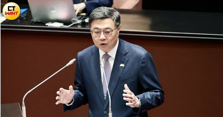 行政院長卓榮泰要求相關部會從寬、從優、從速、從簡辦理中聯毒油退換貨，降低民眾退貨不便。（圖／黃耀徵攝）
