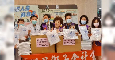 阿姑率明星獅子會獻愛心 親送防護衣至醫院