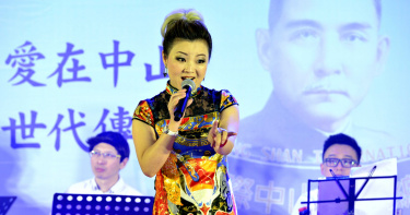 昔遭演藝圈全面封殺!夏禕幫美國學校招生「招生數0」 遭索賠下場曝