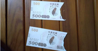 全台首例!屏東男領取三倍券 拆封見「2張半截500元」傻眼