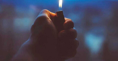 家暴前夫全身著火!狂潑汽油「活活燒死岳母」 女兒目睹一切崩潰