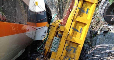 工程車撞擊太魯閣號瞬間!乘客爆:晃很大…逃出時見屍體躺旁邊